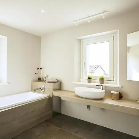Sleeps 12 Pool Air Con Wifi Cortona