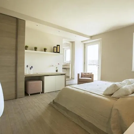 Sleeps 12 Pool Air Con Wifi *