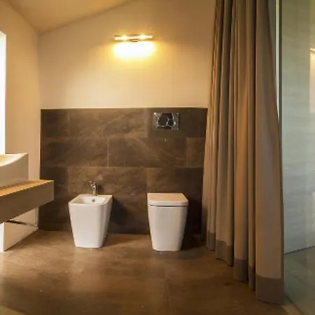 Sleeps 12 Pool Air Con Wifi Cortona