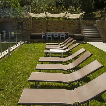 Sleeps 12 Pool Air Con Wifi Cortona