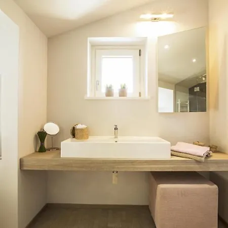 Sleeps 12 Pool Air Con Wifi Cortona